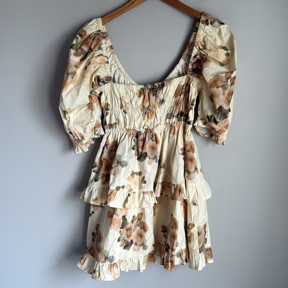 NEW WEWOREWHAT Floral Ruffle Mini puff sleeve Dress Small - Picture 5 of 12